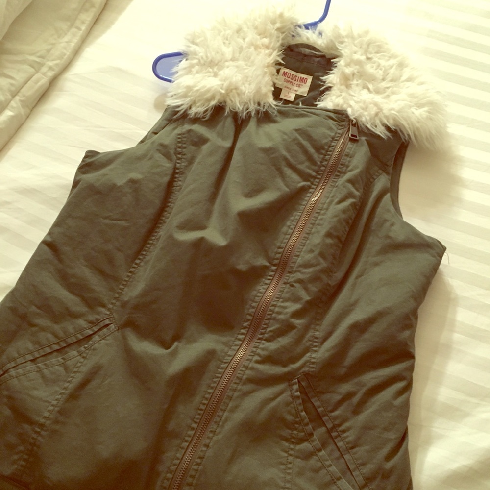 Faux fur collar vest